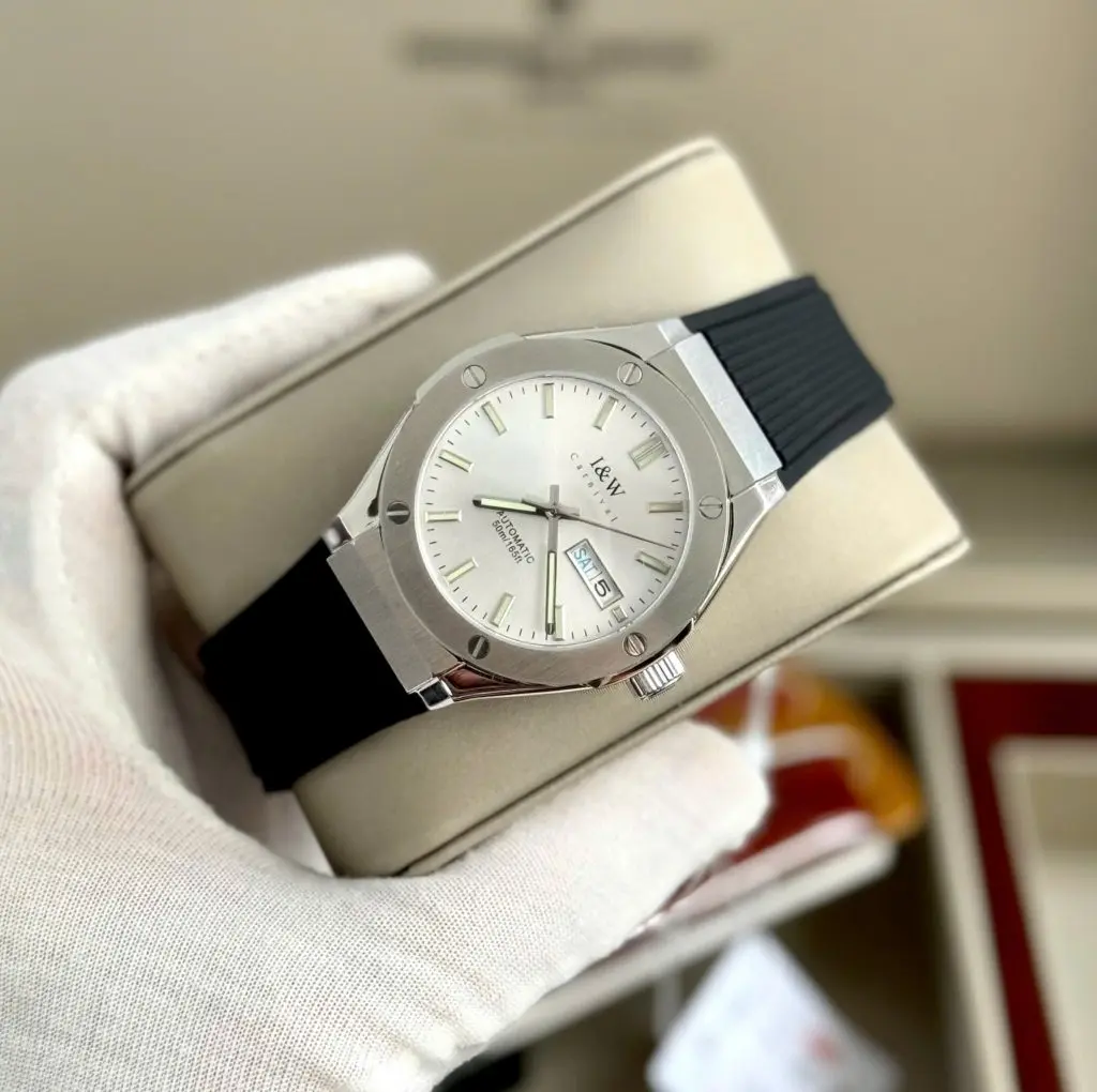 Bộ máy Automatic Thụy Sĩ vận hành chính xác và bền bỉ