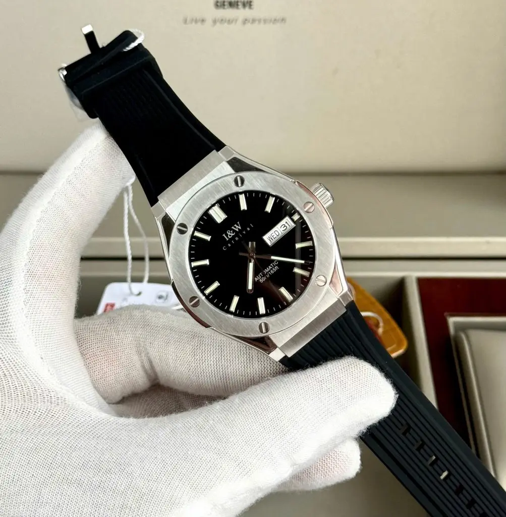 Bộ máy cơ Automatic Thụy Sĩ vận hành mượt mà và chính xác