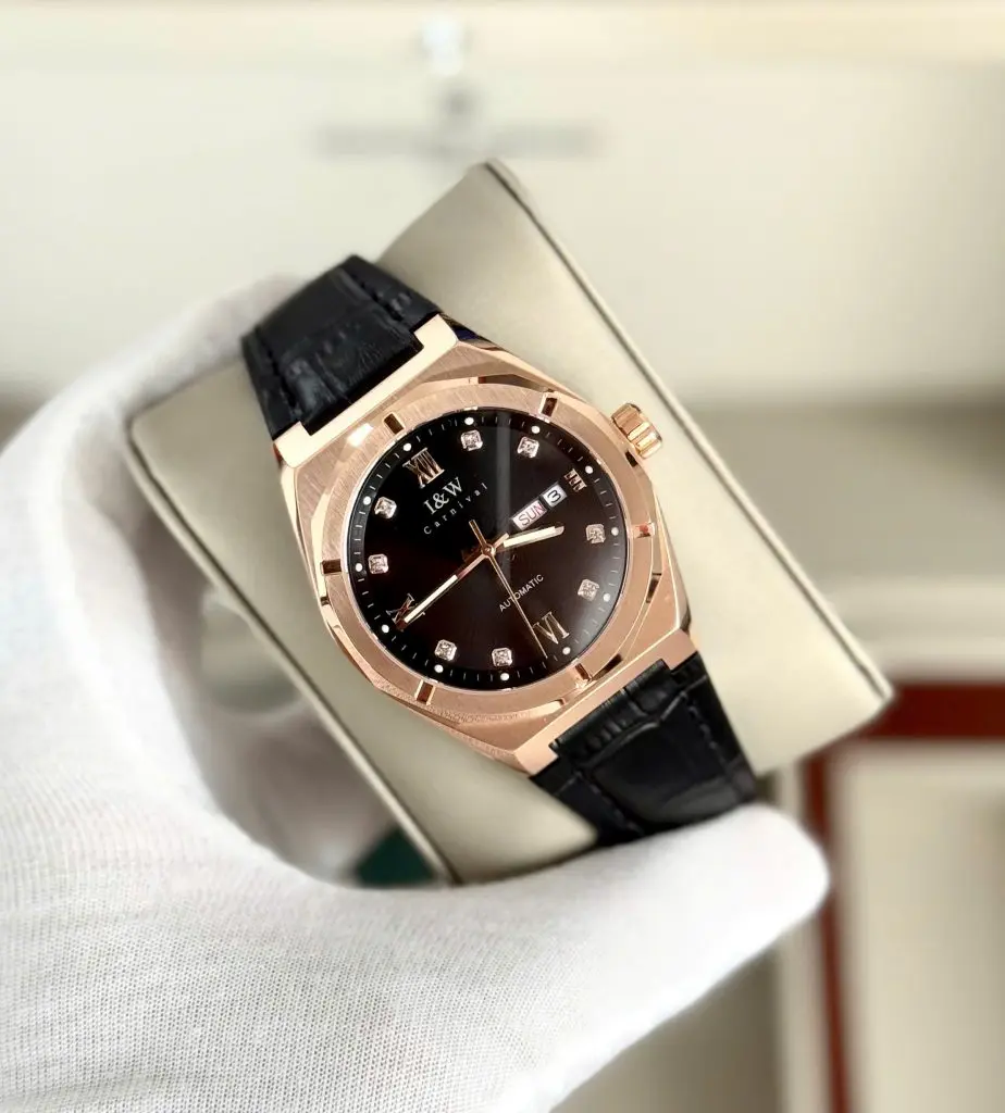 Mặt kính Sapphire chống trầy xước và vỏ thép không gỉ