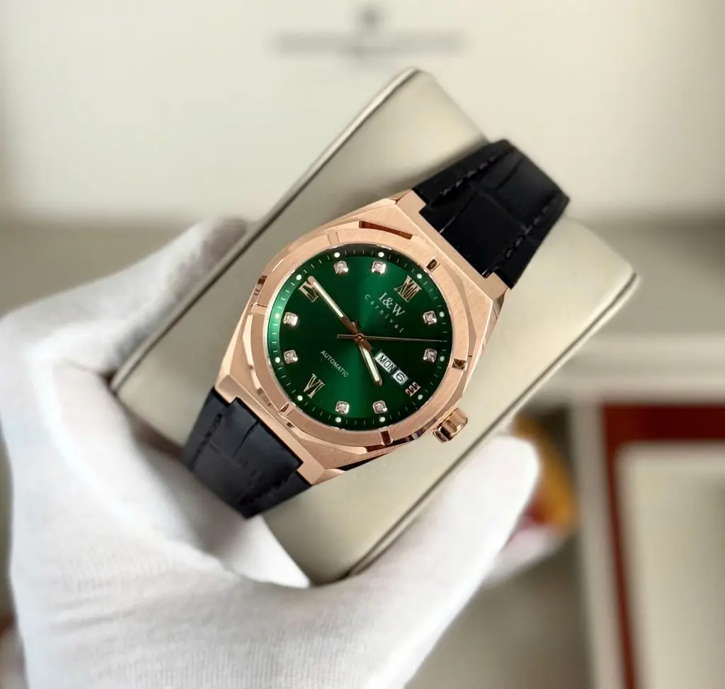Mặt số 41mm màu xanh lá kết hợp viền rose gold cuốn hút