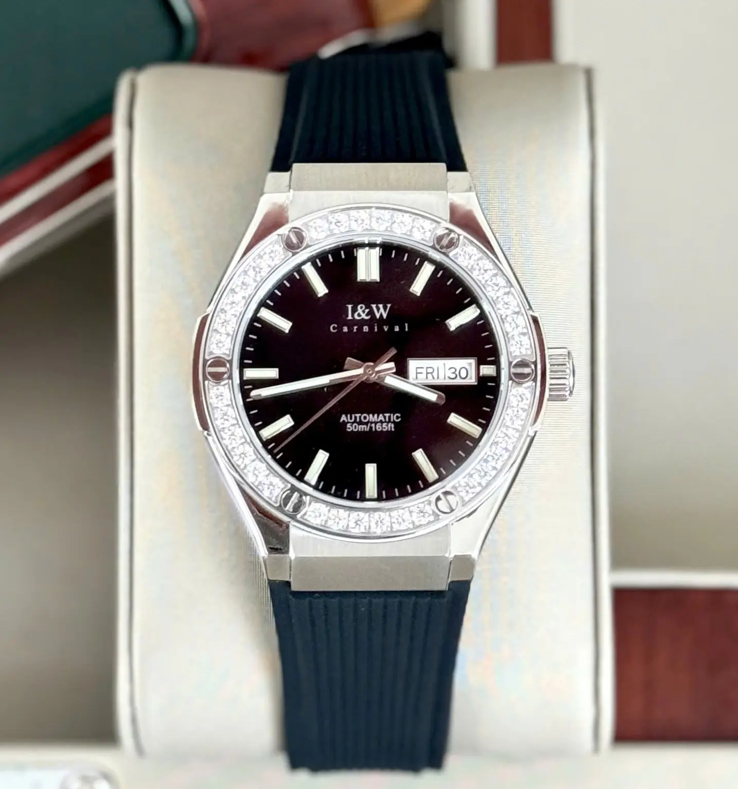 ĐỒNG HỒ NAM I&W CARNIVAL 55851G-Mặt Đá Đen – Dây Cao Su – Automatic- Kính Sapphire