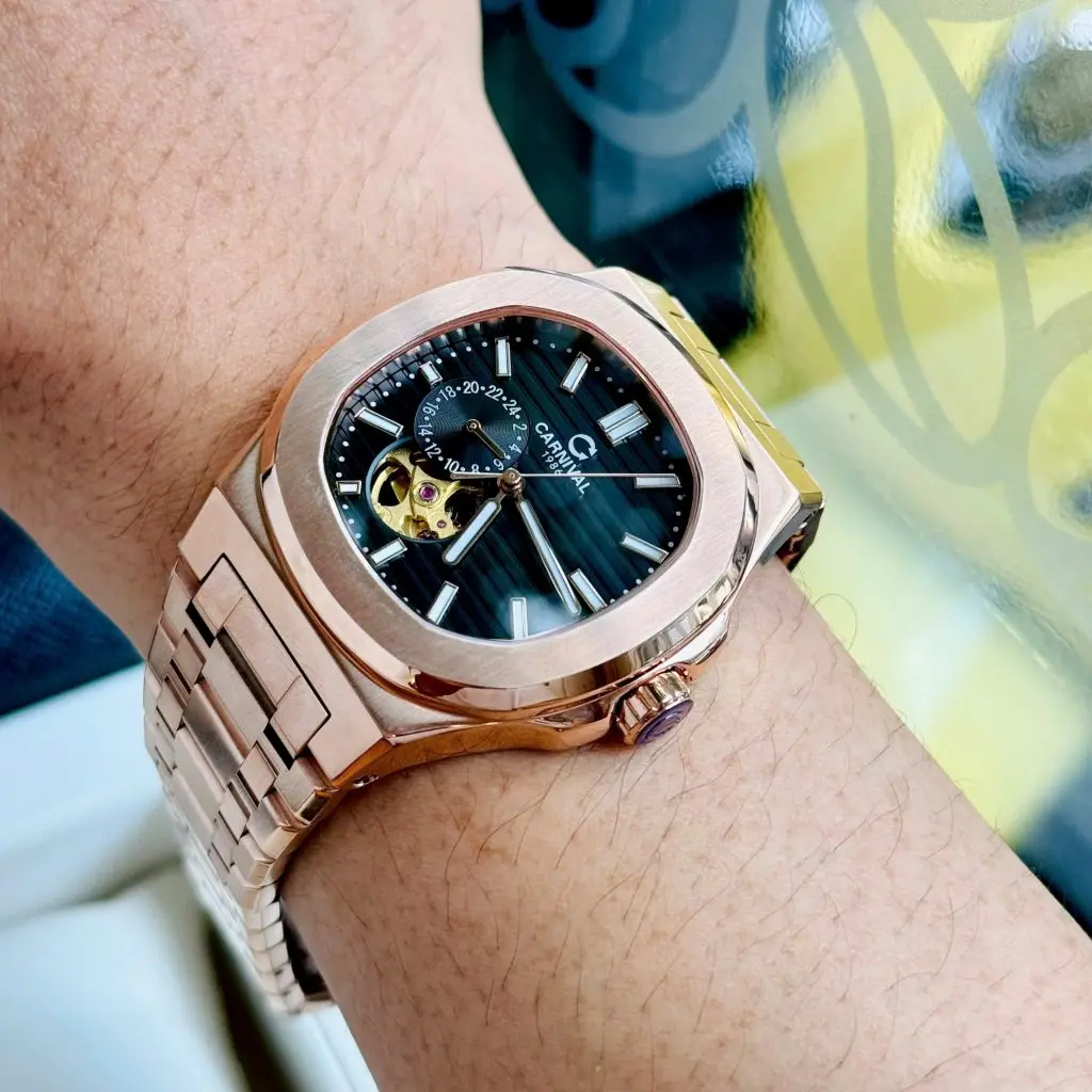 Mặt kính Sapphire chống xước bảo vệ mặt số đen lộ cơ độc đáo