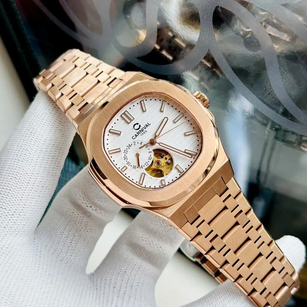 Mặt số 42mm trang bị kính Sapphire chống trầy xước cao cấp