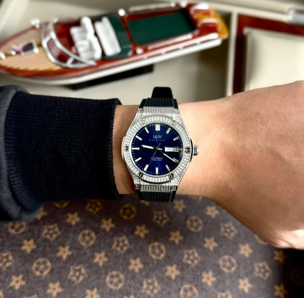 Bộ máy cơ Automatic Thụy Sĩ bền bỉ với độ chịu nước 50m