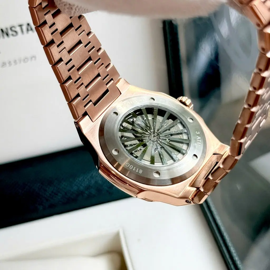 Mặt kính Sapphire chống trầy xước và bảo vệ mặt số màu nâu