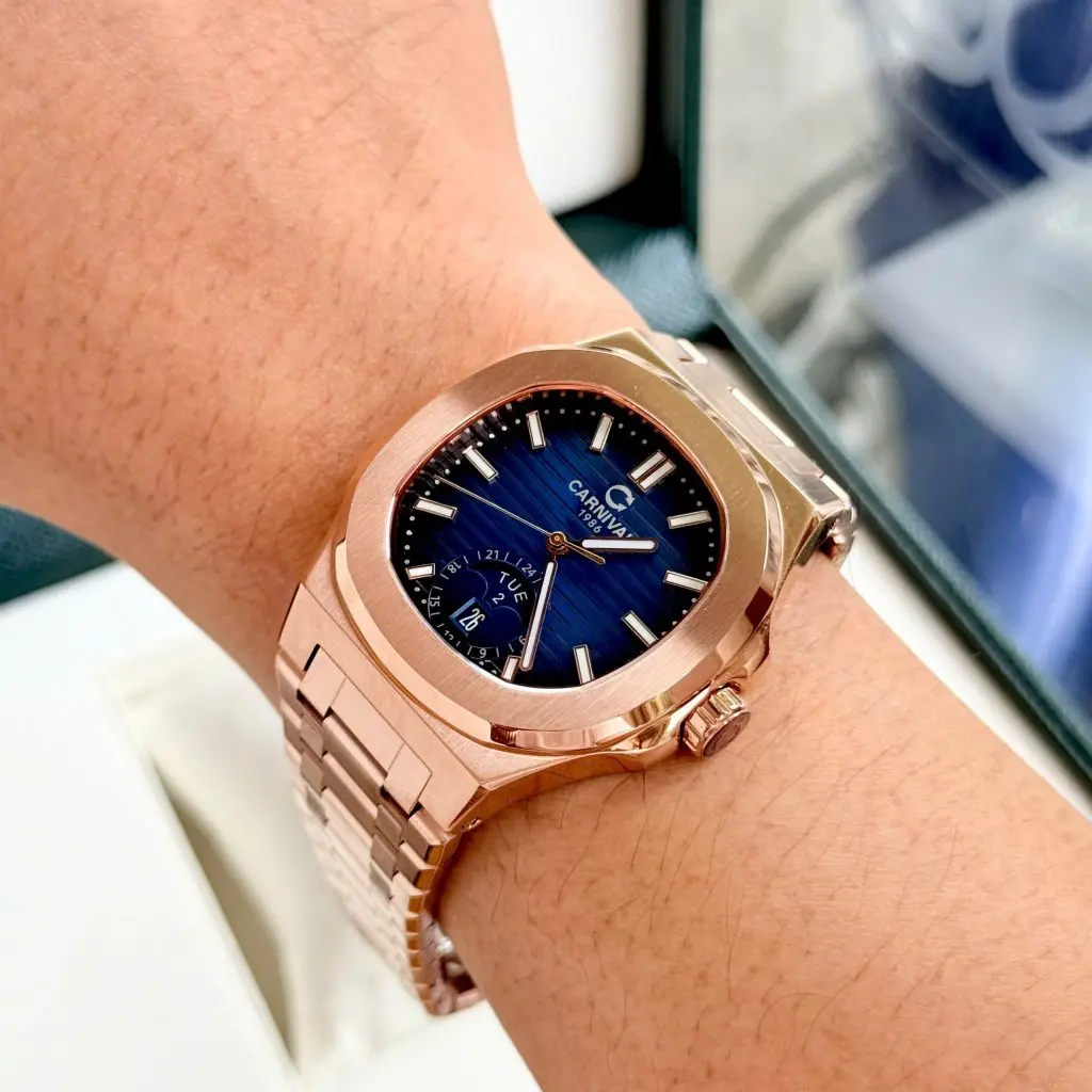 Mặt kính Sapphire và vỏ thép chống gỉ cao cấp