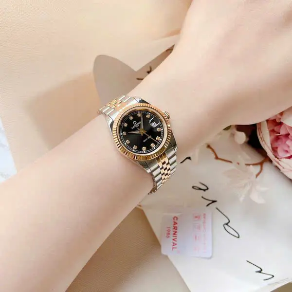 Kính Sapphire chống trầy xước giúp bảo vệ mặt đồng hồ luôn như mới
