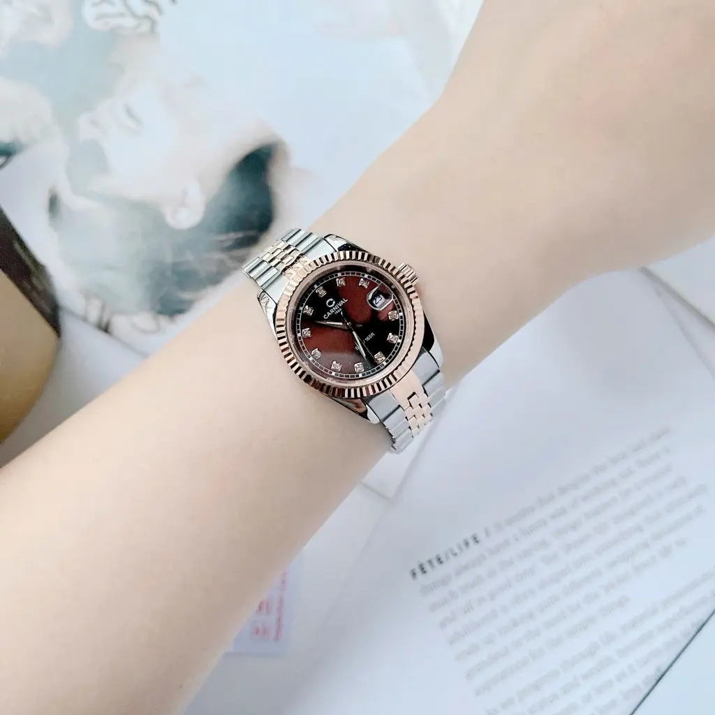 Kích cỡ 34mm vô cùng vừa vặn với cổ tay phụ nữ Việt Nam