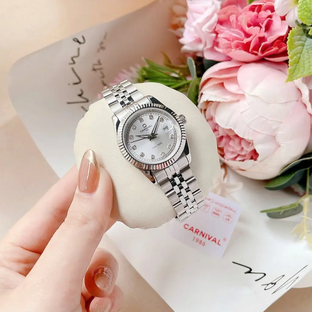 Bộ máy Quartz bền bỉ cùng khả năng chống nước 50m tiện lợi