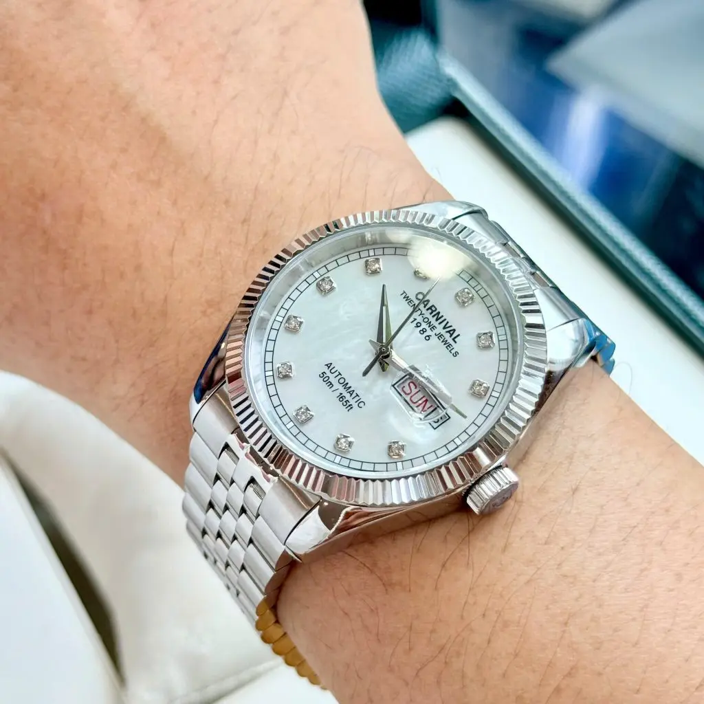 Kích thước mặt 40mm kết hợp mặt xà cừ bạc cuốn hút