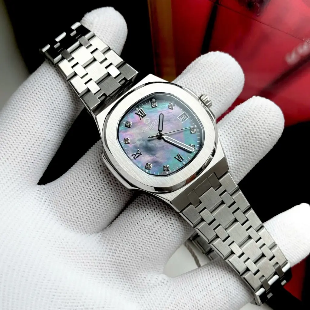 Mặt xà cừ tím lấp lánh cùng kích cỡ 34mm thanh lịch