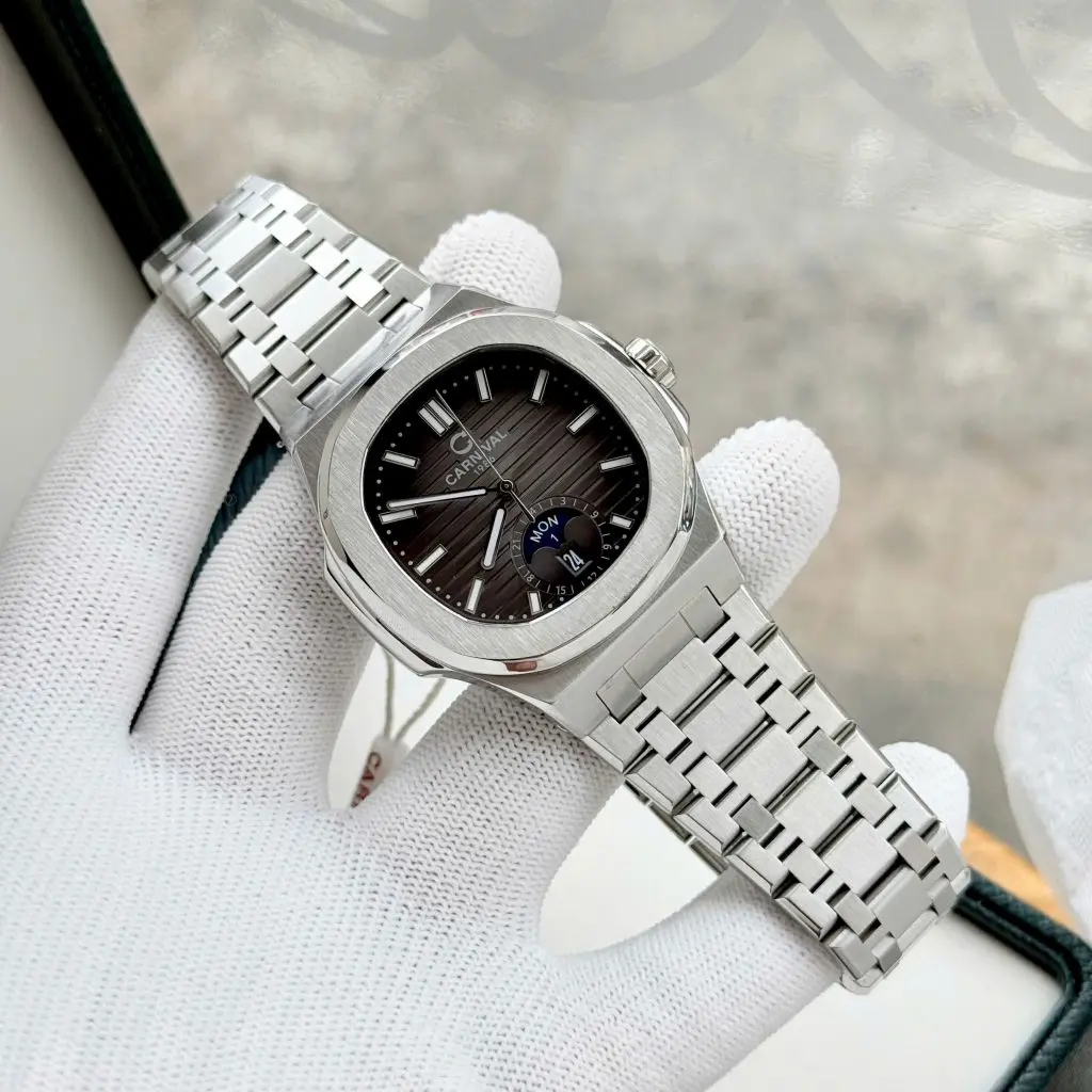 Mặt kính Sapphire cao cấp giúp chống trầy xước hiệu quả