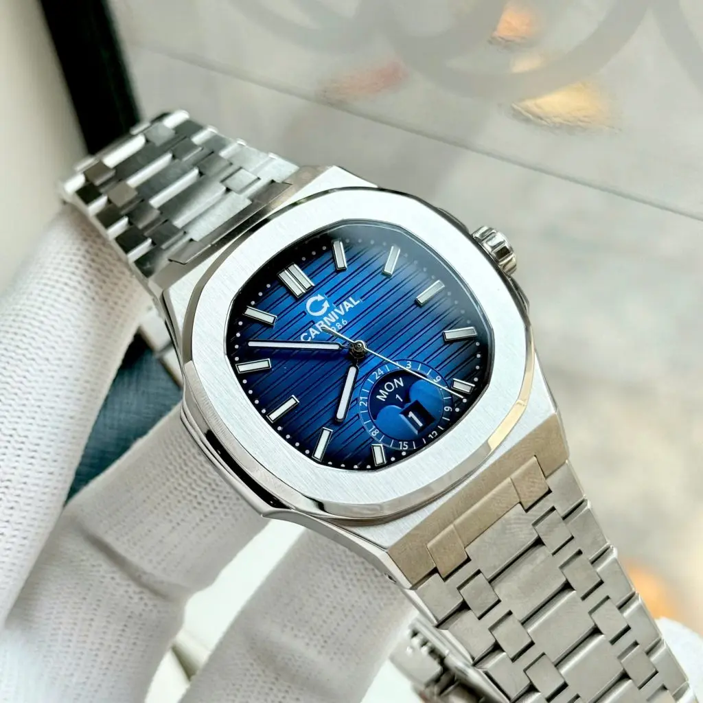 Bộ máy Automatic bền bỉ kết hợp cùng dây đeo thép không gỉ