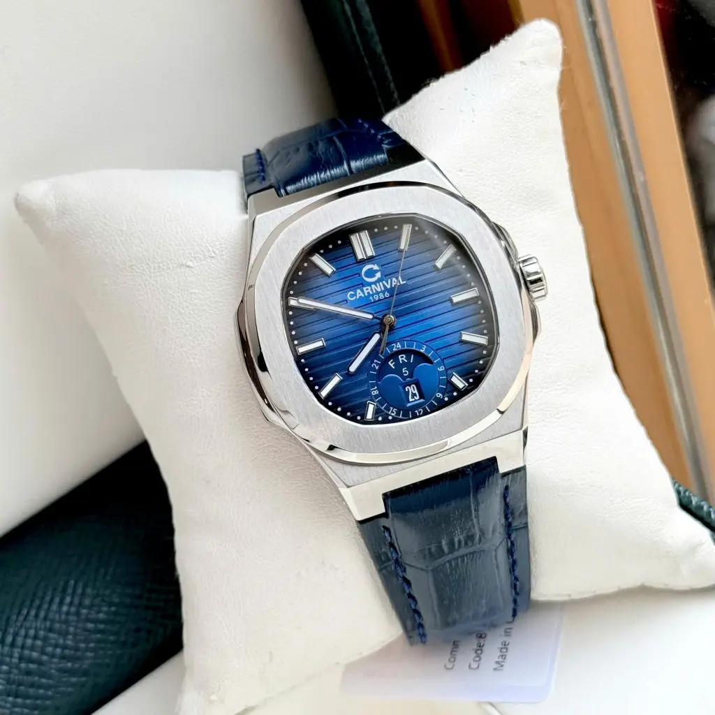 Bộ máy Automatic Thụy Sĩ vận hành êm ái cùng khả năng chống nước 30m