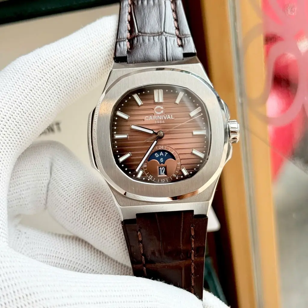 Bộ máy cơ Automatic Thụy Sĩ vận hành êm ái và bền bỉ