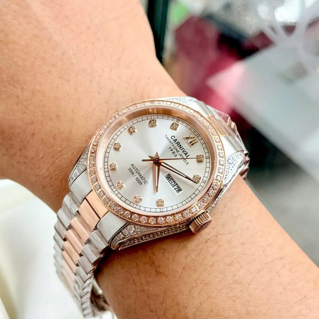 Mặt kính Sapphire chống xước và dây thép demi sang trọng