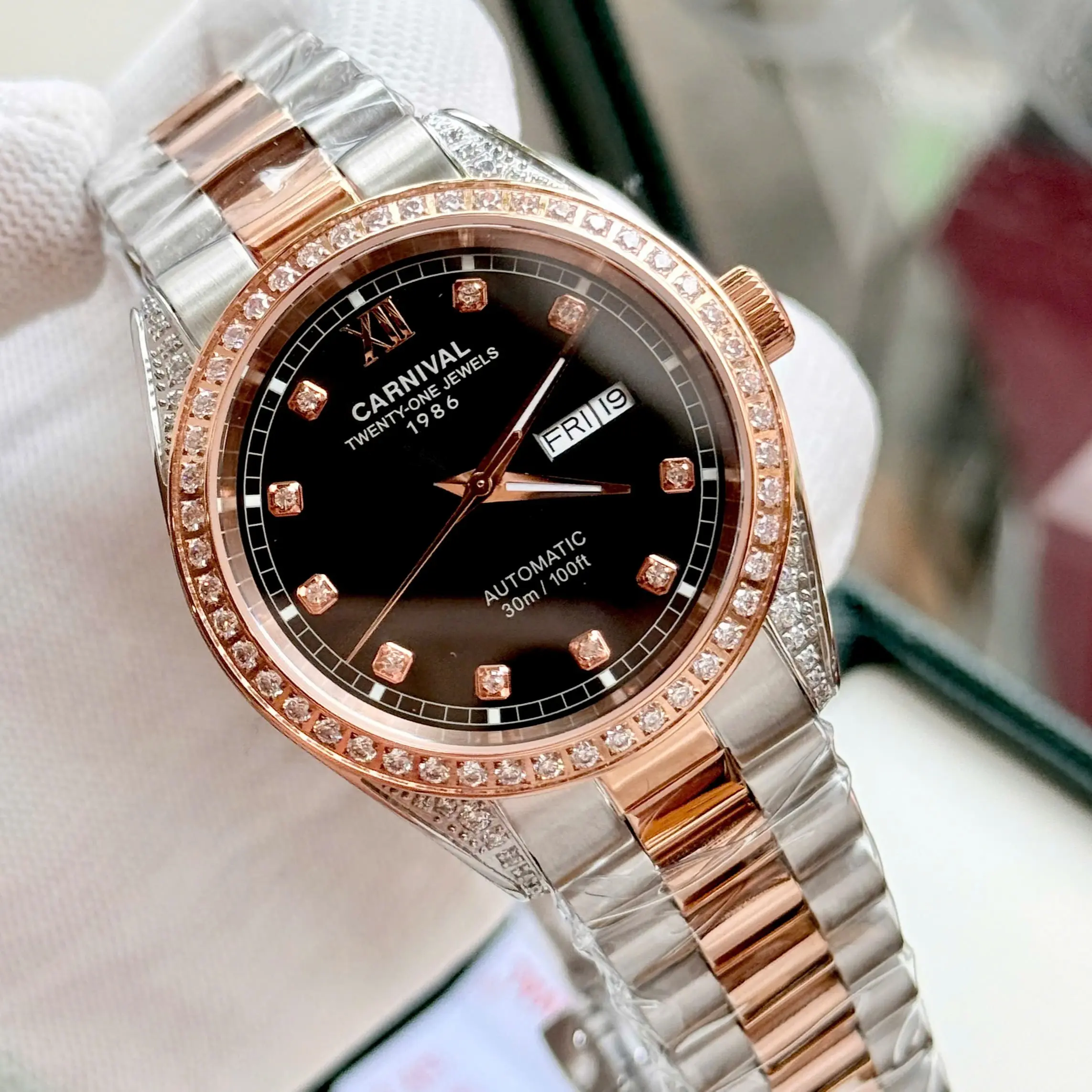 Đồng Hồ Nam Carnival 8907G - Dây Thép Demi - Mặt Đen - Automatic - Kính Sapphire