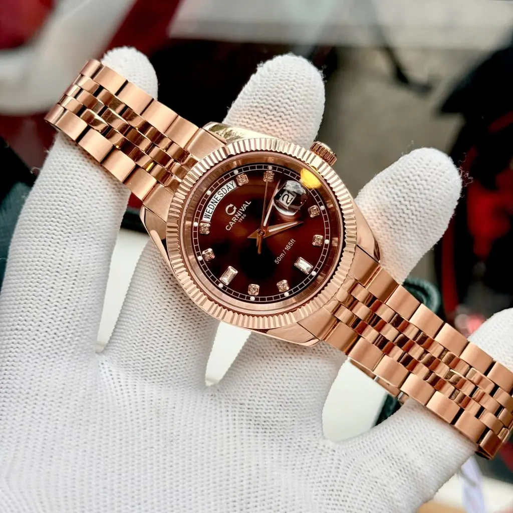 Mặt kính Sapphire trong suốt giúp chống trầy xước gần như tuyệt đối