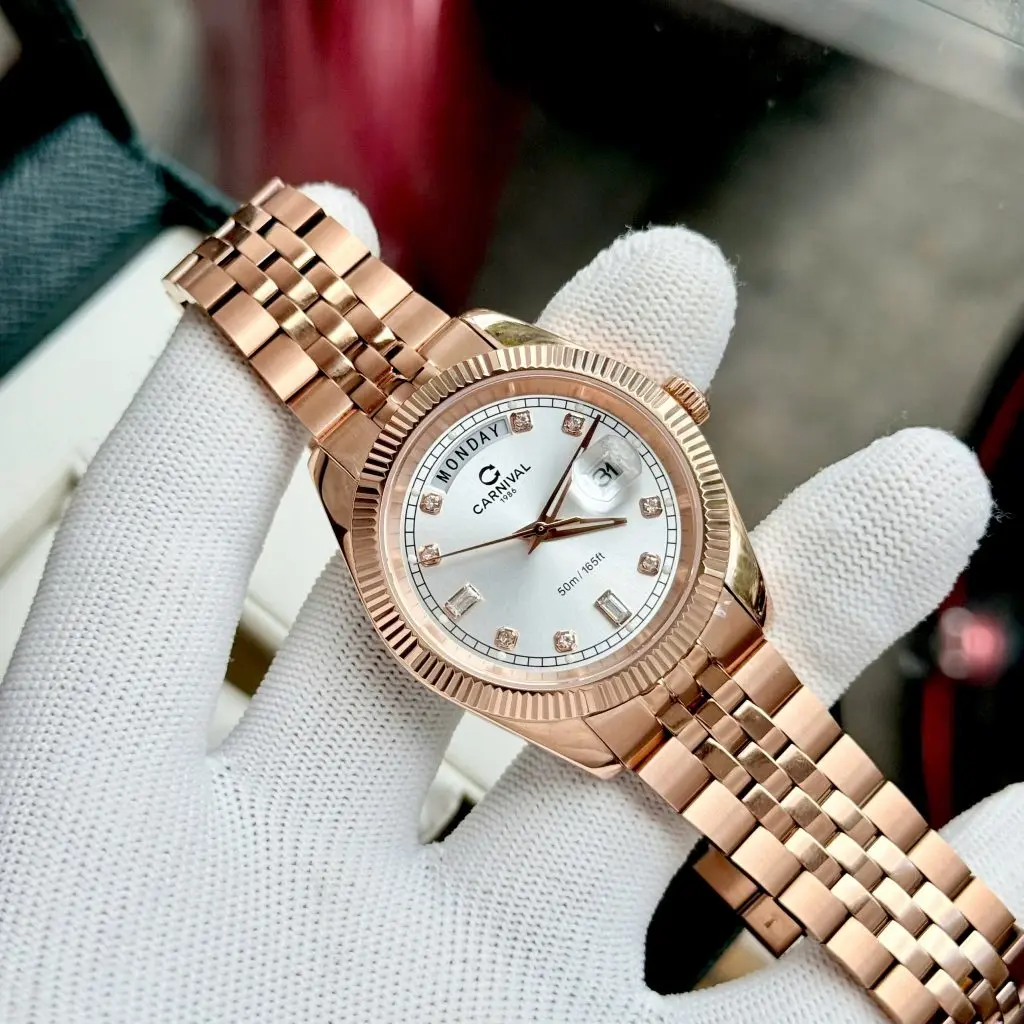 Kích thước mặt 40mm rất vừa vặn với cổ tay của nam giới Việt Nam