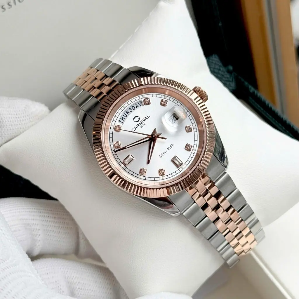 Mặt kính Sapphire giúp chống trầy xước và mang lại độ trong suốt tối đa