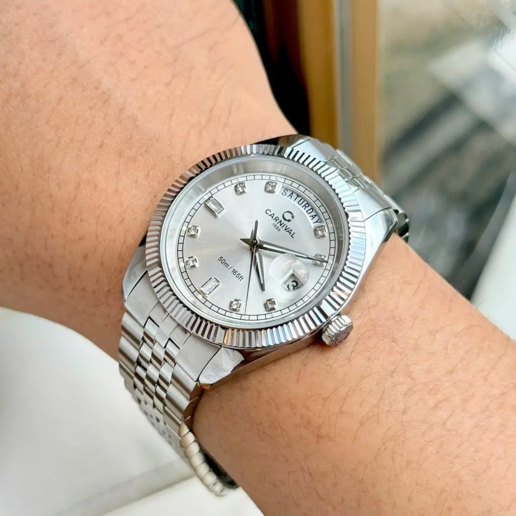 Kính Sapphire cao cấp giúp bảo vệ mặt số tối ưu