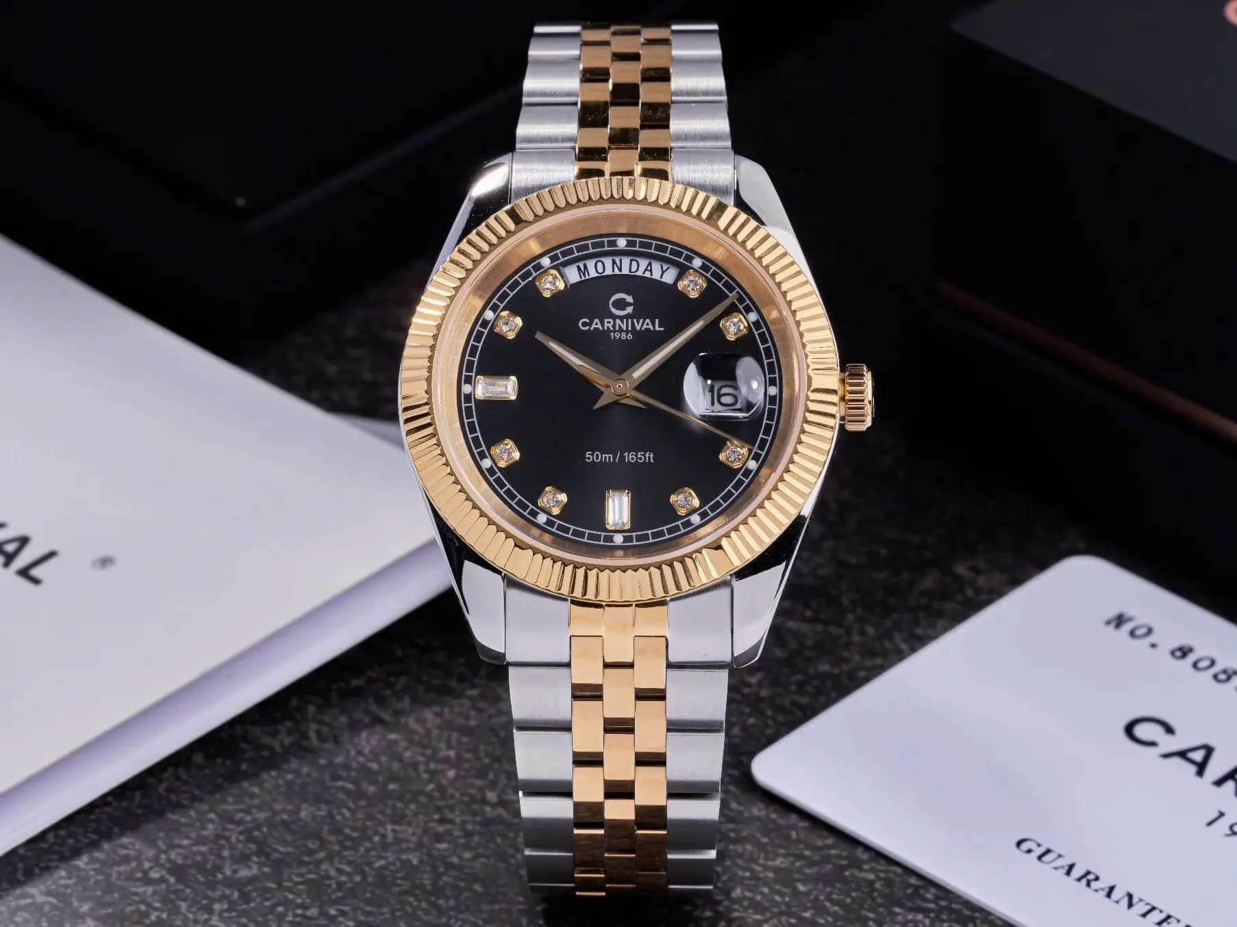 Đồng Hồ Nam Carnival 8190G-CV-D DAYDATE-Thép Demi-Mặt Đen-Pin-Kính Sapphire