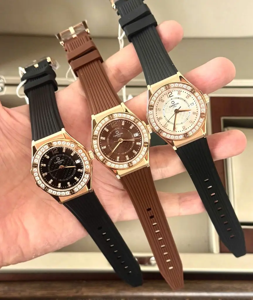 Bộ máy pin Nhật Bản hoạt động bền bỉ cùng khả năng chống nước 50m