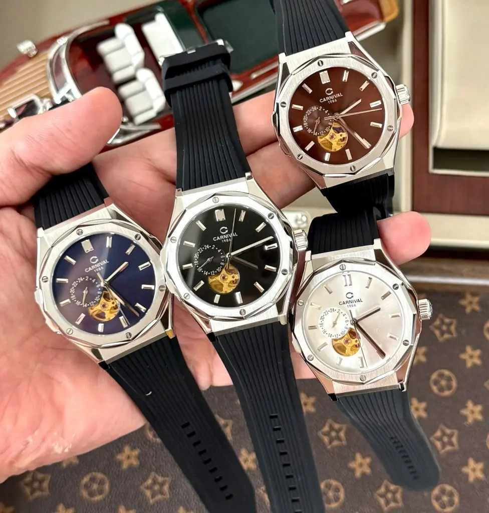 Kích thước 42mm kết hợp cùng dây cao su nam tính