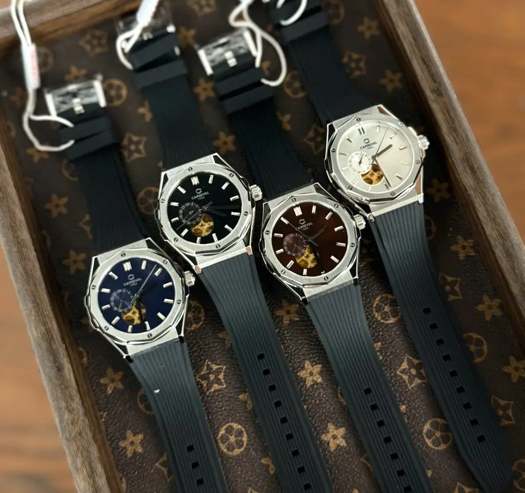Mặt kính Sapphire nguyên khối và viền thép 316L cao cấp