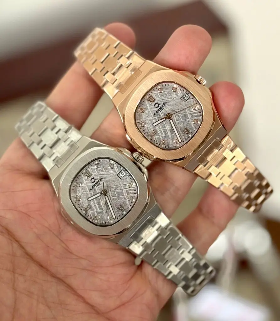 Khả năng chống nước 50m cùng bộ máy Pin Quartz hoạt động vô cùng bền bỉ