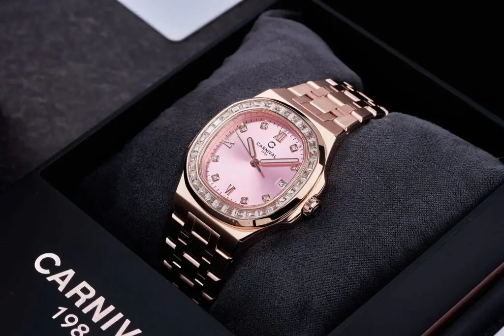 Kính Sapphire nguyên khối chống trầy xước hiệu quả