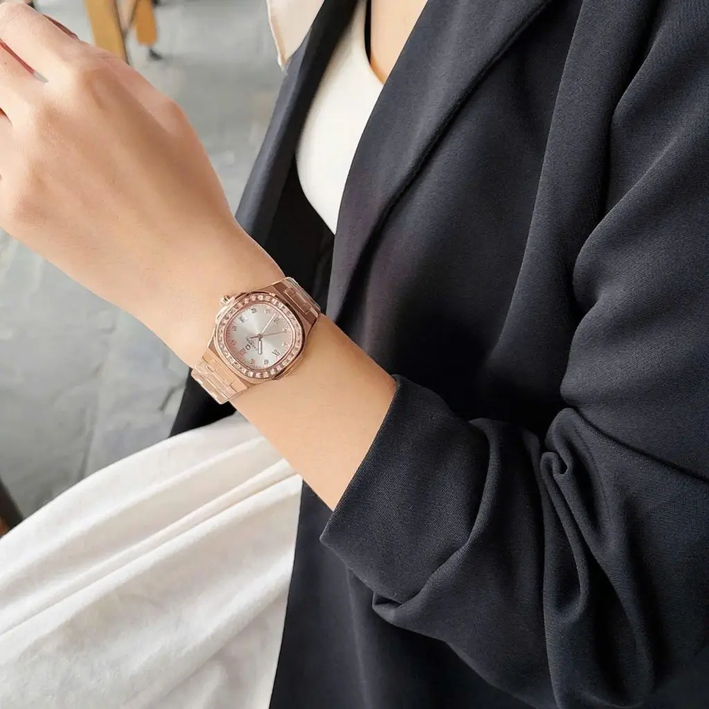 Mặt đồng hồ kích thước 34mm cực kỳ vừa vặn cho phái nữ