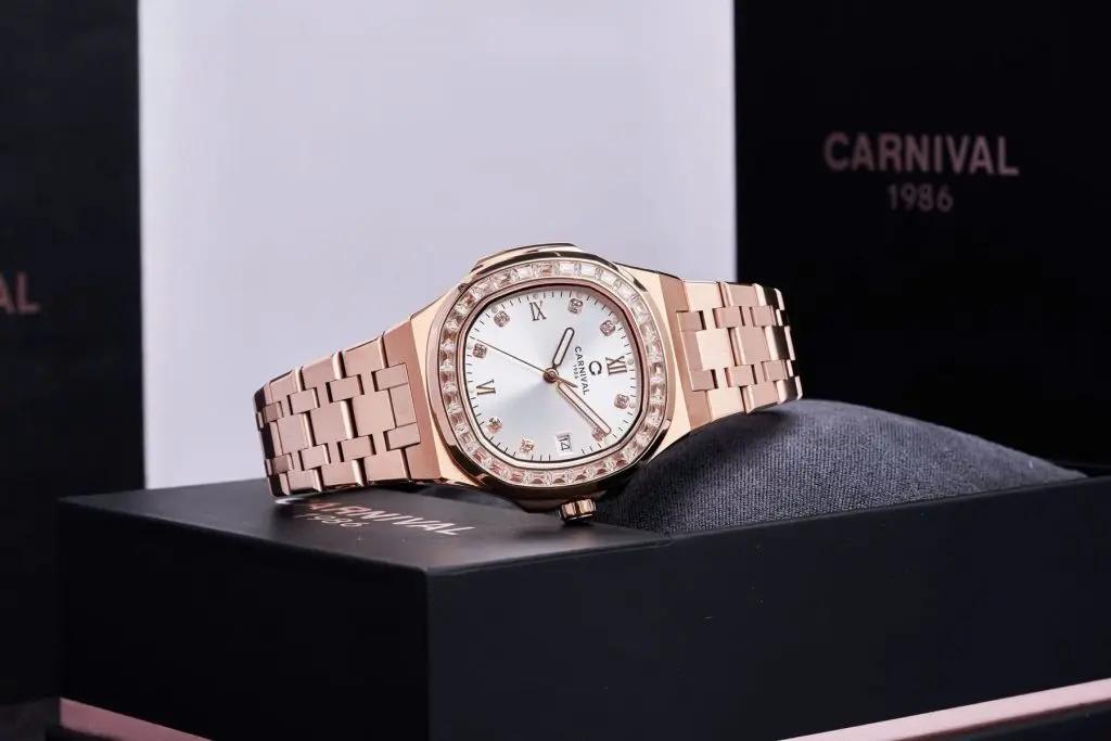 Các thông số kỹ thuật ấn tượng của mẫu đồng hồ nữ Carnival