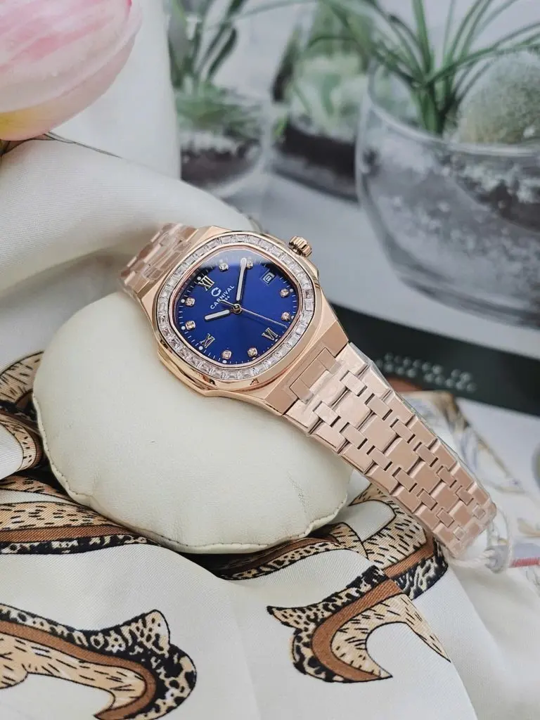 Tùy chọn dây đeo thép hoặc da phù hợp mọi phong cách
