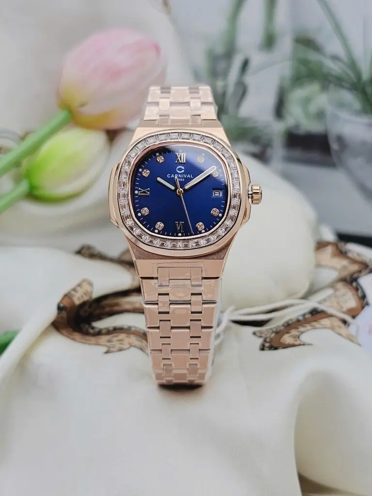 Thiết kế kích cỡ 34mm cùng bộ máy Pin chuẩn xác