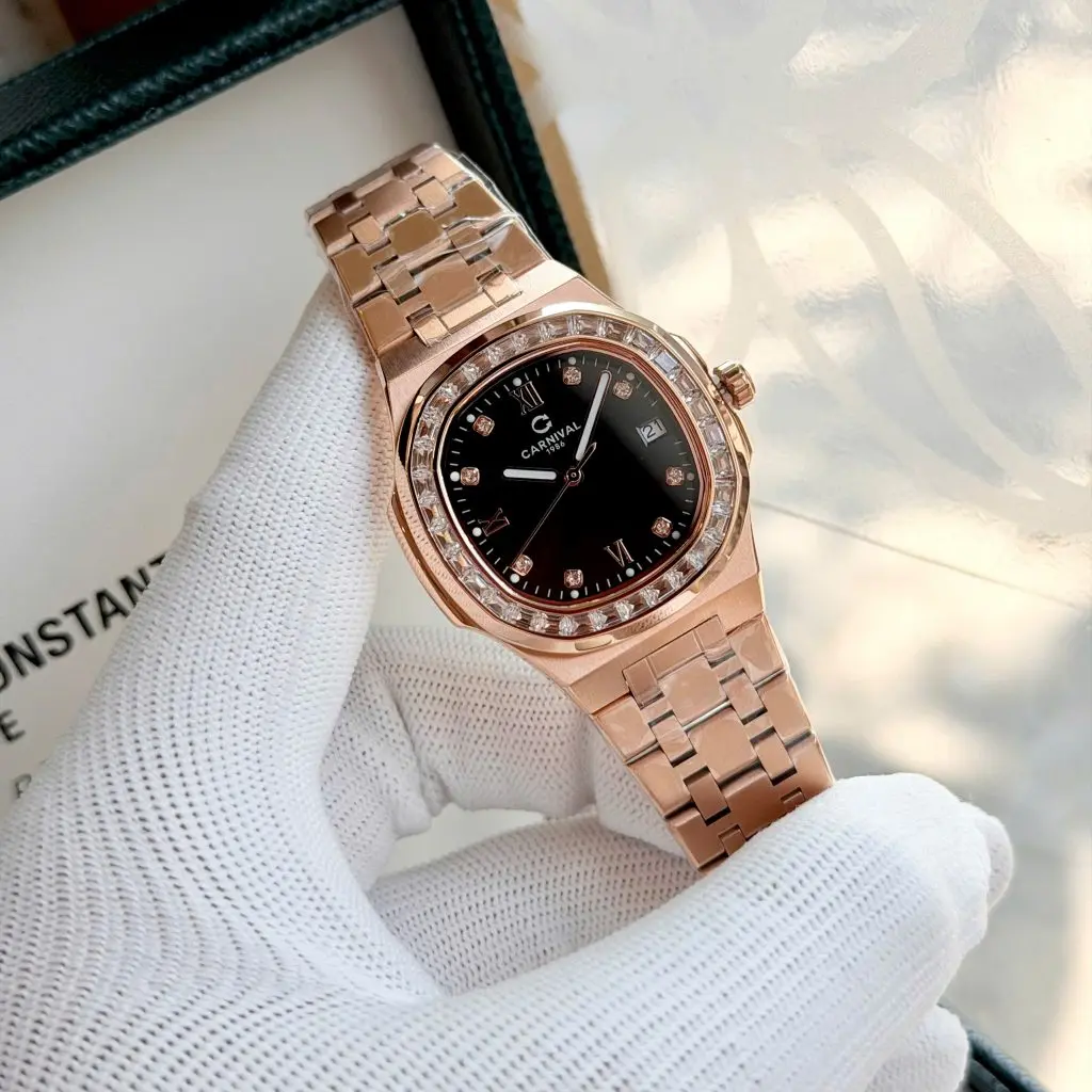 Mặt số 34mm cân đối và hiện đại của đồng hồ