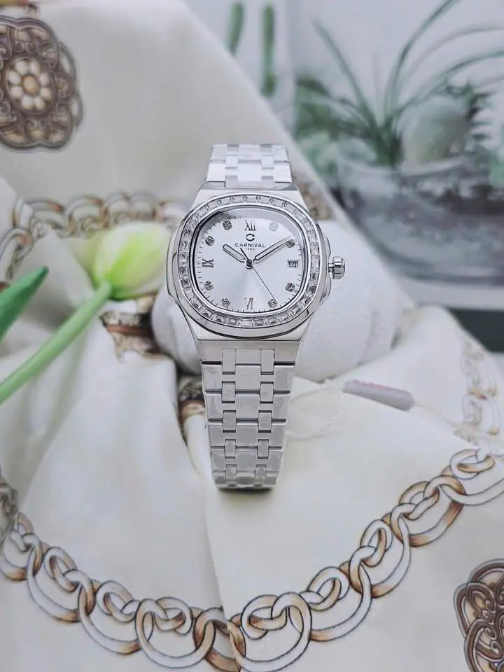 Mặt kính Sapphire chống xước và vỏ thép không gỉ