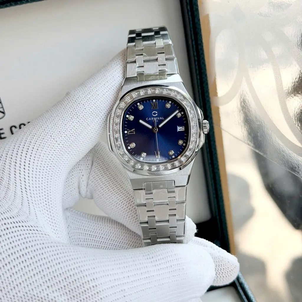 Mặt kính Sapphire và vỏ thép chống gỉ cao cấp