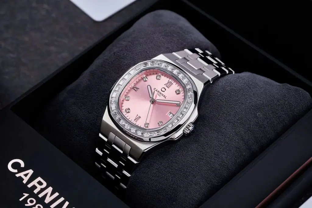 Mặt kính Sapphire cao cấp giúp chống trầy xước hiệu quả