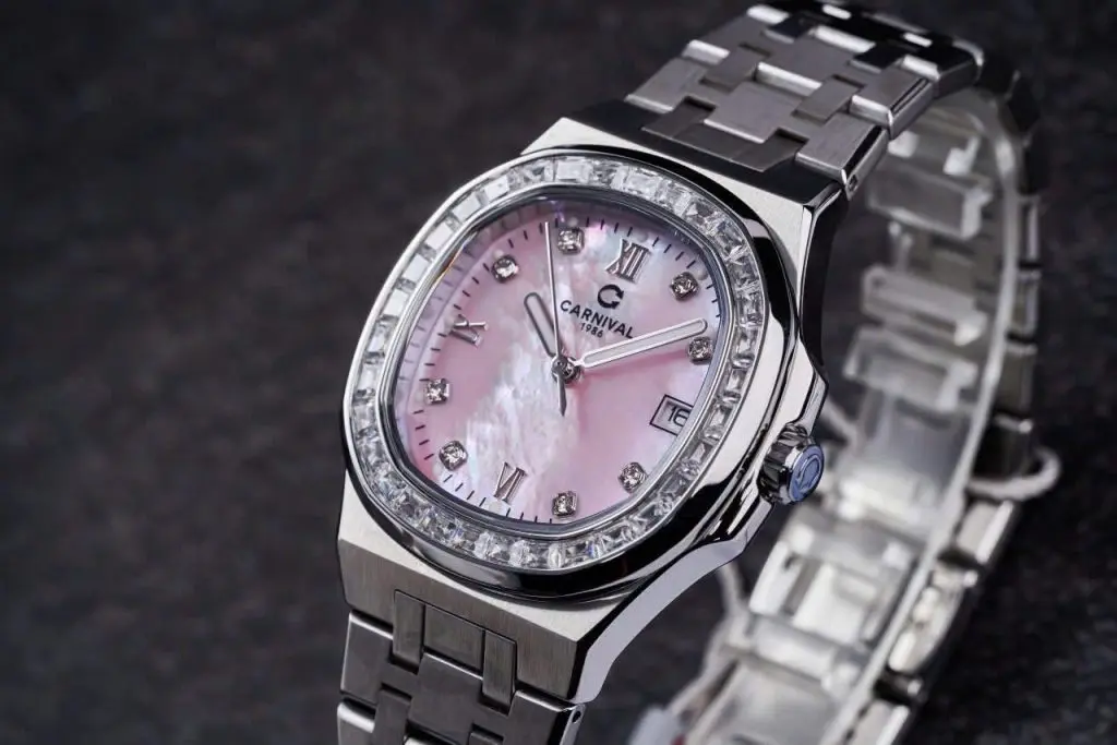 Bộ máy Quartz Thụy Sĩ hoạt động chính xác và chống nước 50m