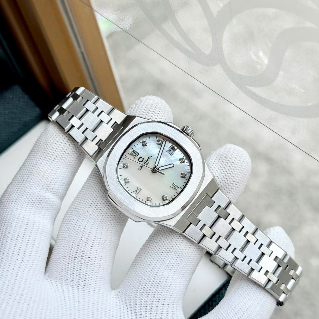 Kích thước 34mm vừa vặn hoàn hảo với cổ tay phái đẹp
