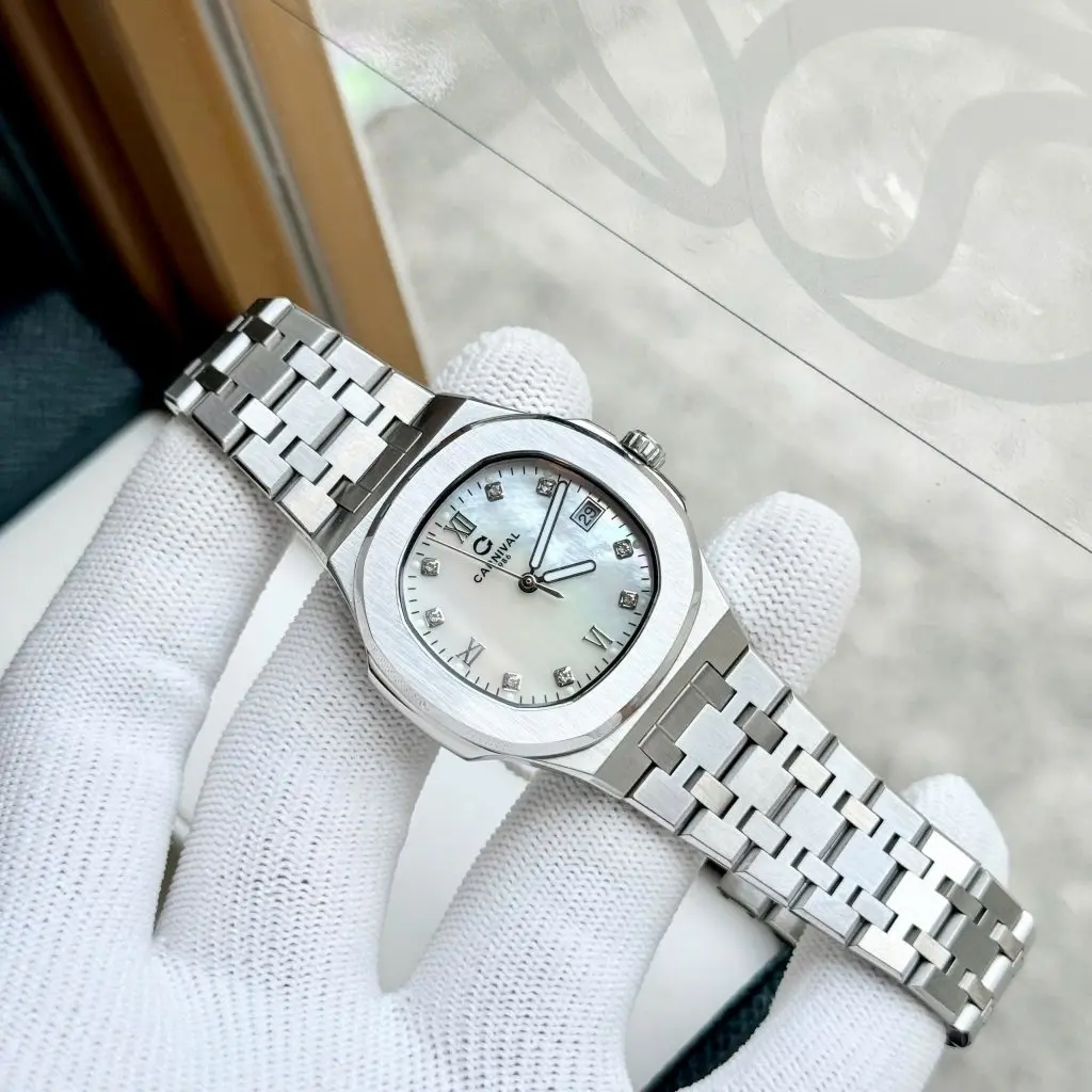 Kích thước 34mm vừa vặn hoàn hảo với cổ tay phái đẹp