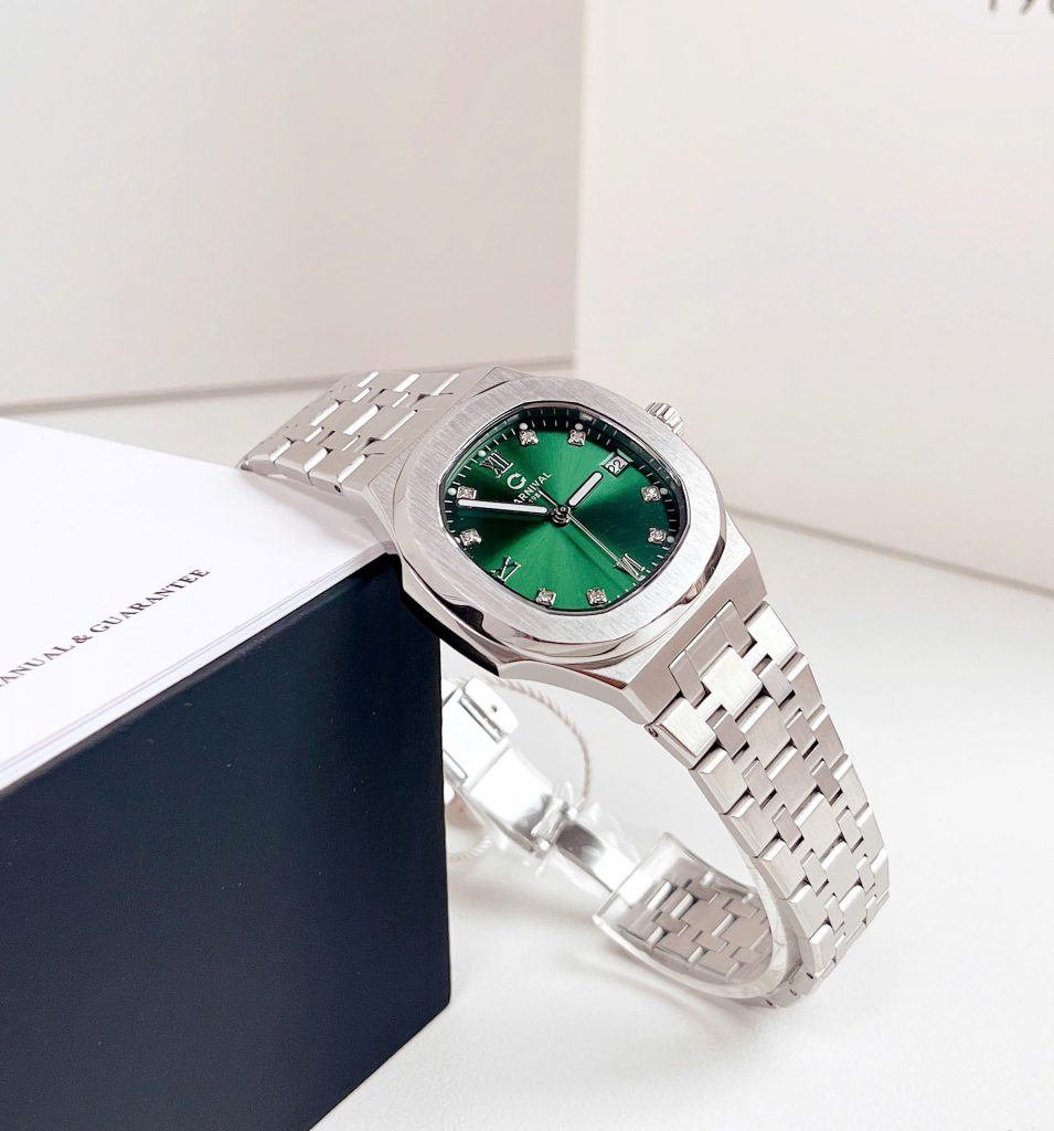Kích thước mặt 34mm vừa vặn với cổ tay phái đẹp