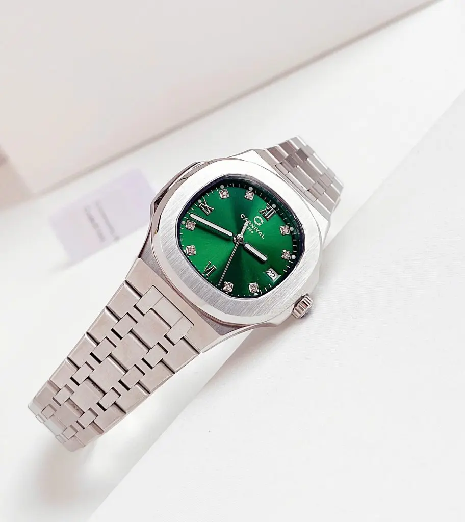 Mặt kính Sapphire cao cấp chống trầy xước hiệu quả