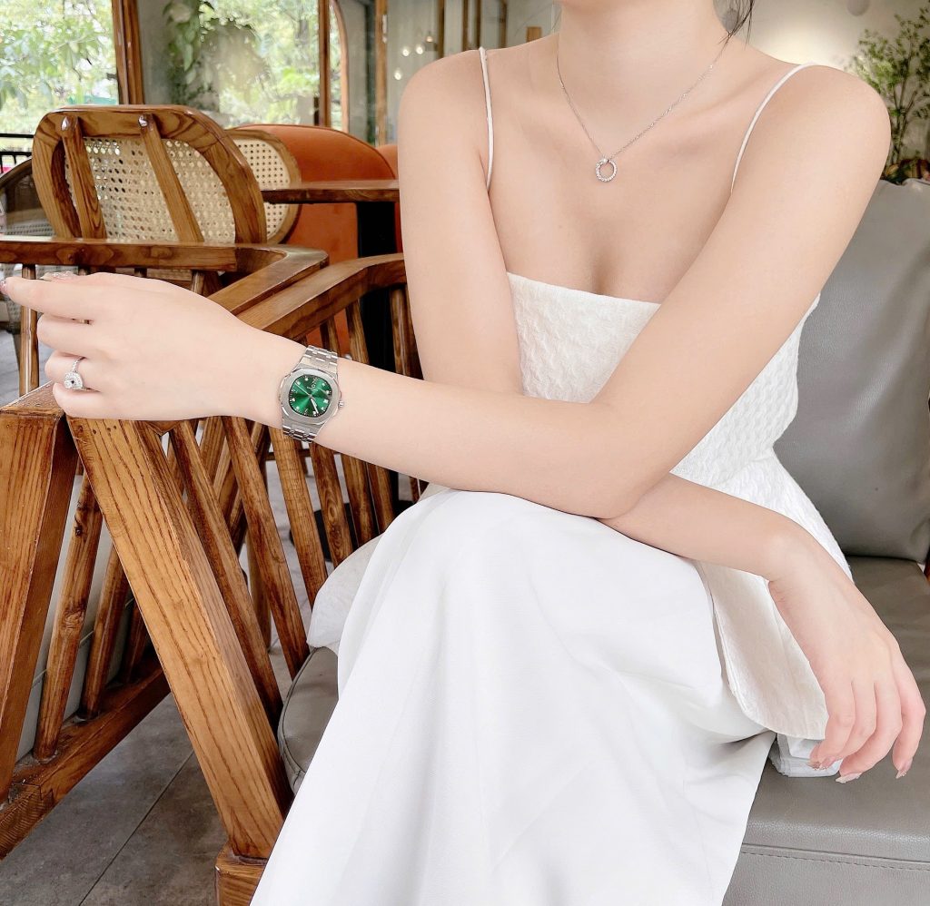 ĐỒNG HỒ Nữ Carnival 8160L-VT-XL với khả năng chống nước 50m