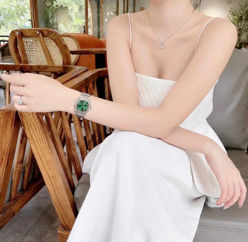 ĐỒNG HỒ Nữ Carnival 8160L-VT-XL với khả năng chống nước 50m