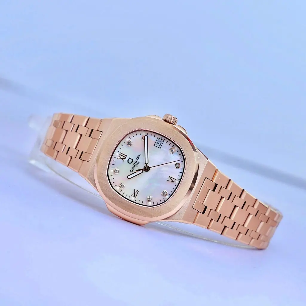 Mặt xà cừ trắng kết hợp kính Sapphire chống trầy xước hiệu quả