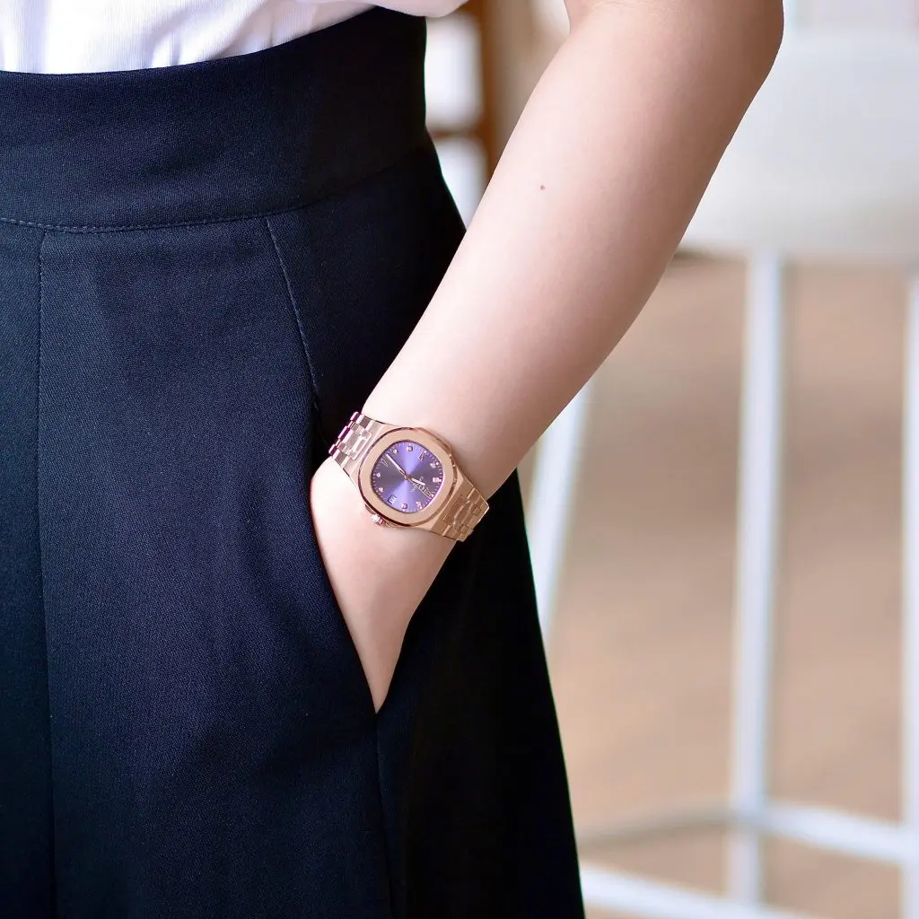 Dây đeo thép không gỉ và mặt kính Sapphire chống xước