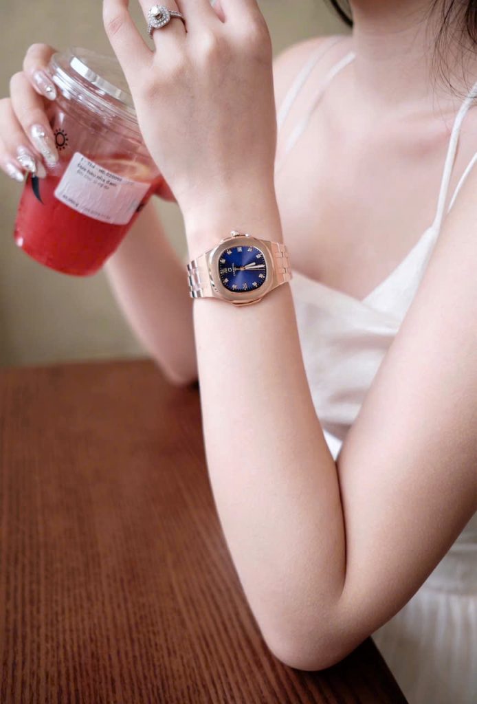 Mặt kính Sapphire chống trầy xước và bảo vệ mặt số
