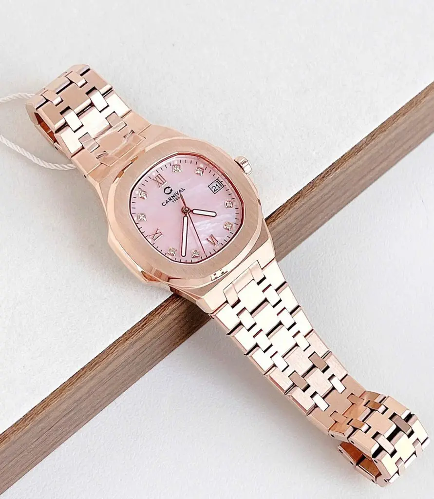 Bộ máy pin Thụy Sĩ bền bỉ cùng khả năng chịu nước lên đến 50m